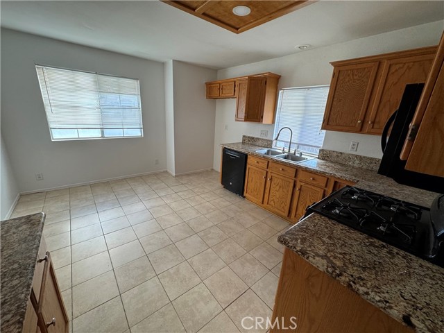 Detail Gallery Image 3 of 19 For 38602 Cortina Way, Palmdale,  CA 93550 - 4 Beds | 2 Baths