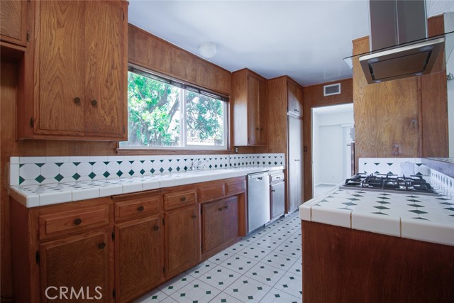 Detail Gallery Image 5 of 19 For 22214 Marlin Pl, Canoga Park,  CA 91303 - 3 Beds | 2 Baths