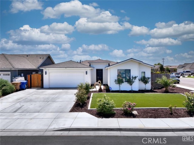 Detail Gallery Image 1 of 26 For 8005 Bandelier Dr, Bakersfield,  CA 93313 - 3 Beds | 2 Baths