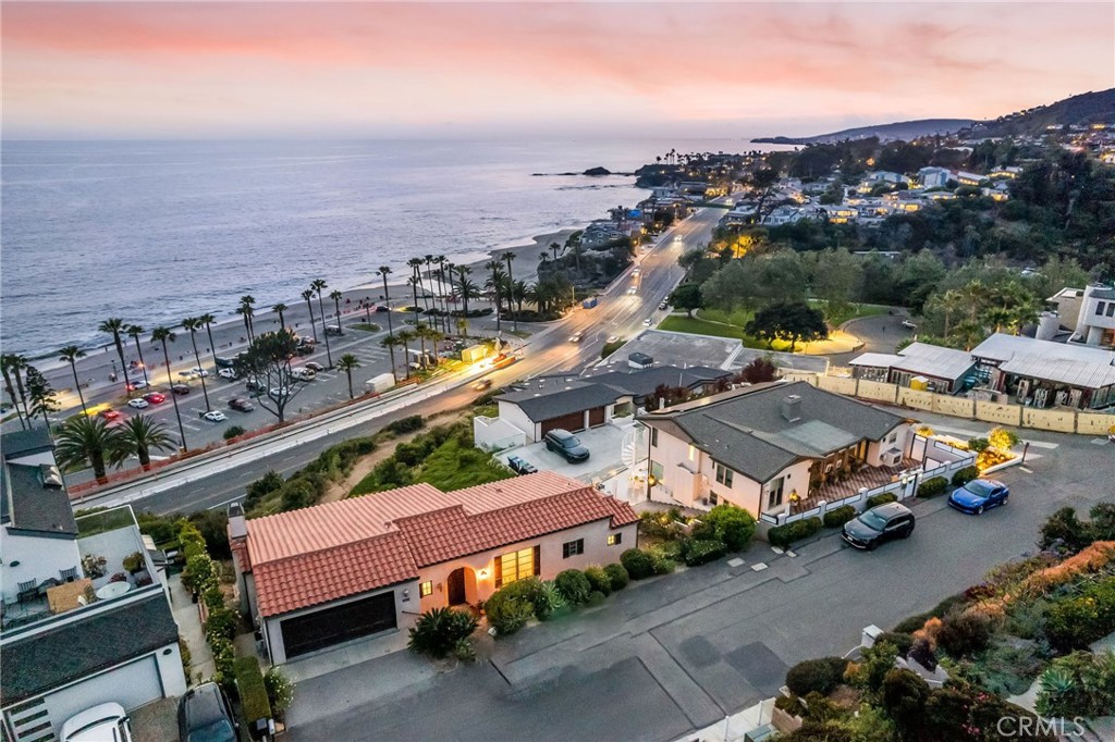 2e3d530c 8916 4d12 B84f F84e1fec9495