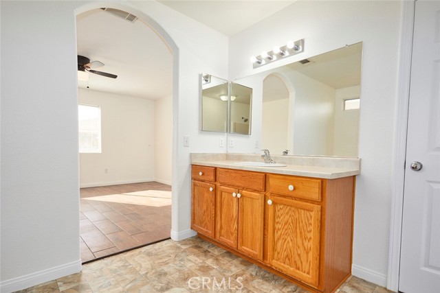 Detail Gallery Image 12 of 23 For 25029 Avenida Laredo, Barstow,  CA 92311 - 3 Beds | 2 Baths