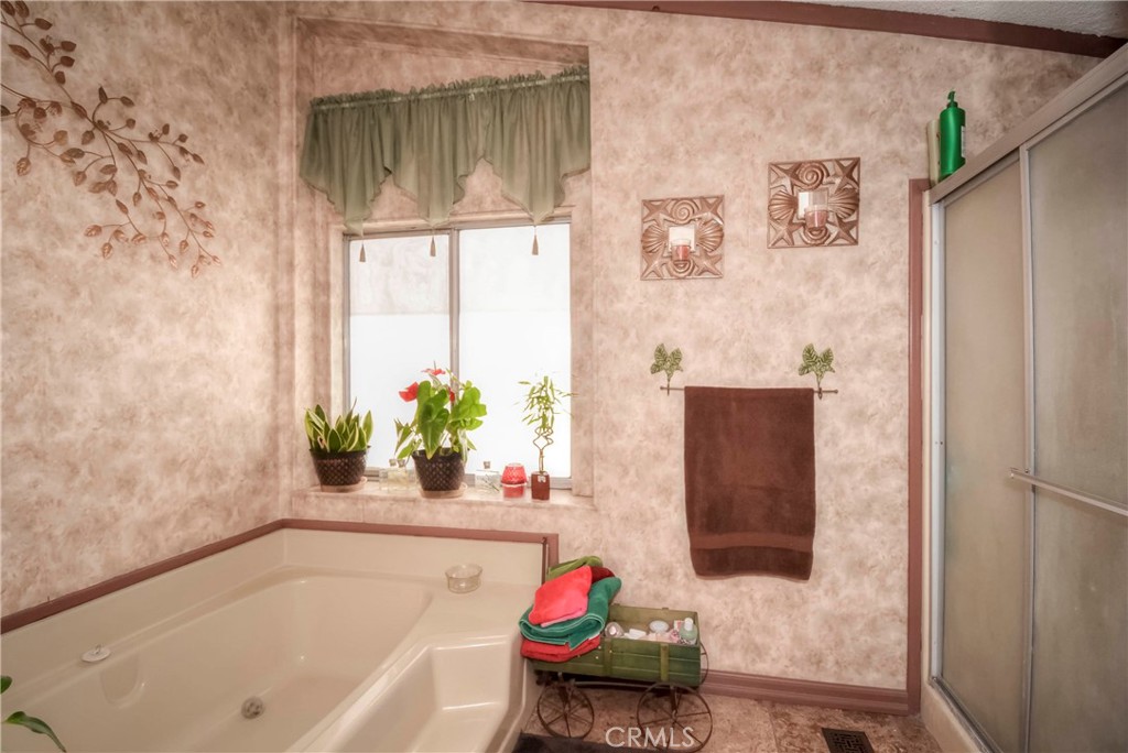 https://media.crmls.org/medias/2e3dd113-56a0-4d59-84d4-6bf2c3762d94.jpg?preset=X-Large