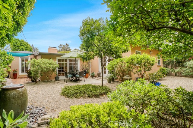 4299 Bakman Avenue, Studio City CA: https://media.crmls.org/medias/2e3e2bee-19e6-43a2-9984-cd281e8023b6.jpg