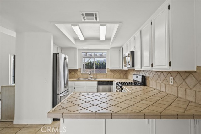 618 W Avenue Q12, Palmdale CA: https://media.crmls.org/medias/2e3efb5c-9542-4431-a92c-6714a43b0043.jpg