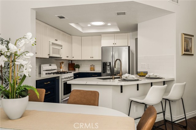 Image 18 of 63 For 28871 Oakview