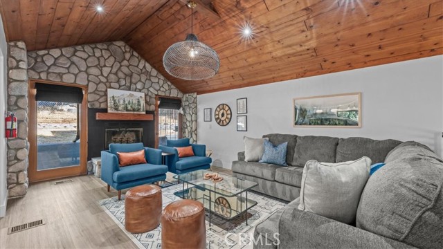 610 Pioneer, Lake Arrowhead, CA 92352