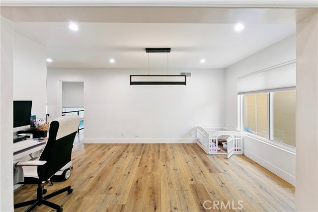 Detail Gallery Image 5 of 43 For 24411 Highlander Rd, West Hills,  CA 91307 - 5 Beds | 2/1 Baths