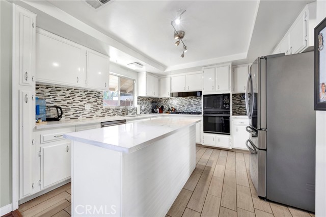 Detail Gallery Image 9 of 28 For 1706 E Retford, Covina,  CA 91724 - 3 Beds | 3 Baths