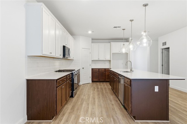 Detail Gallery Image 15 of 47 For 6516 Walkers Glen, Bakersfield,  CA 93313 - 4 Beds | 3 Baths