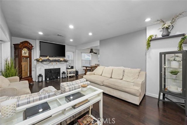 Detail Gallery Image 4 of 48 For 1231 S Baker, Santa Ana,  CA 92707 - 3 Beds | 1 Baths