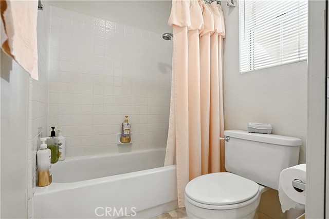 51 Corte Madera, Lake Elsinore CA: https://media.crmls.org/medias/2e43e62b-07cf-4bb9-af8c-98f697418f09.jpg