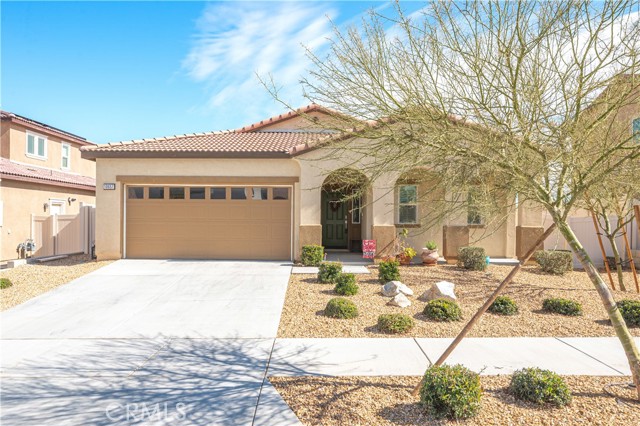 Detail Gallery Image 2 of 44 For 10657 Appaloosa, Hesperia,  CA 92345 - 4 Beds | 3 Baths