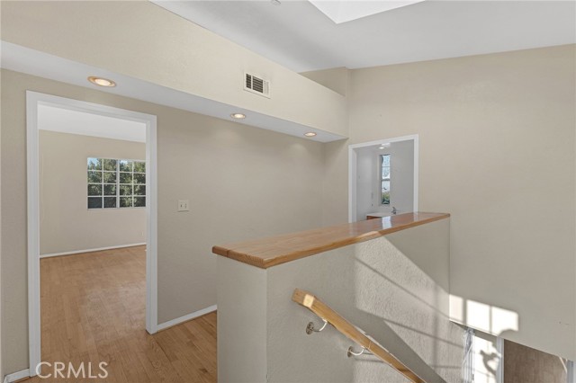 Detail Gallery Image 10 of 43 For 3560 Lavell Dr, Los Angeles,  CA 90065 - 4 Beds | 4 Baths