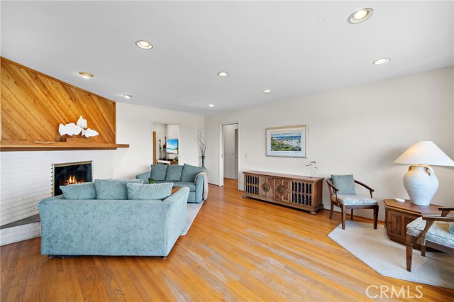 318 Avenida Santa Margarita, San Clemente CA: https://media.crmls.org/medias/2e447475-3797-49f8-a58b-23d7fddf796a.jpg