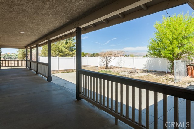 7087 W Avenue A, Rosamond CA: https://media.crmls.org/medias/2e46b22b-0c00-4fda-9d27-49fc61e3fe6e.jpg