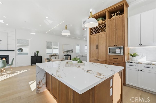 Detail Gallery Image 14 of 45 For 617 N Irena Ave #B,  Redondo Beach,  CA 90277 - 4 Beds | 3/1 Baths