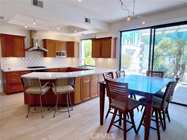 Detail Gallery Image 14 of 34 For 737 Inverness Dr, Rancho Mirage,  CA 92270 - 2 Beds | 2 Baths