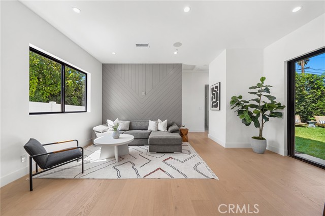 5945 Hesperia Avenue, Encino CA: https://media.crmls.org/medias/2e480767-4ac8-49ea-a135-dd6269ac4838.jpg