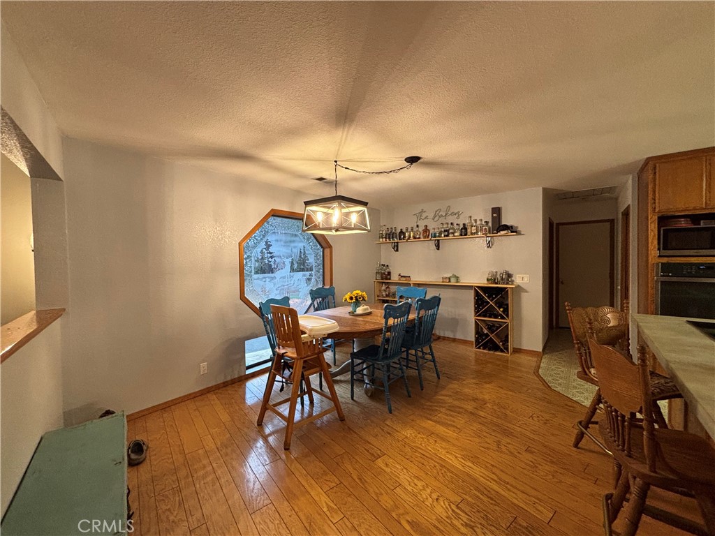 https://media.crmls.org/medias/2e484b95-79f9-4770-aed8-6e5eb9789230.jpg?preset=X-Large