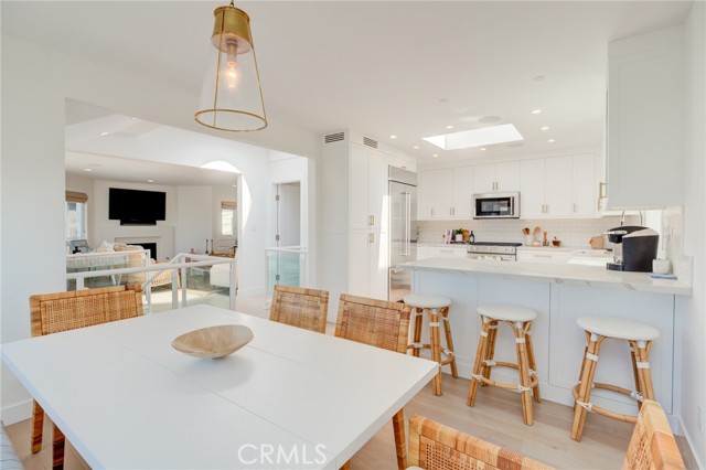 320 23rd Street, Manhattan Beach, California 90266, 3 Bedrooms Bedrooms, ,Residential,Sold,23rd,SB21207459