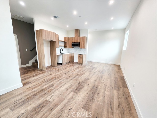Detail Gallery Image 1 of 12 For 11257 Tiara St #1/2,  North Hollywood,  CA 91601 - 4 Beds | 3/1 Baths
