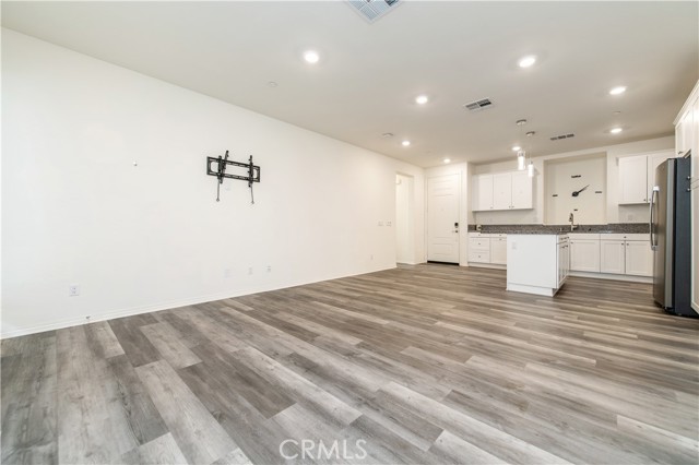 Detail Gallery Image 10 of 27 For 5901 Oatfield Ave, Corona,  CA 92880 - 3 Beds | 2/1 Baths
