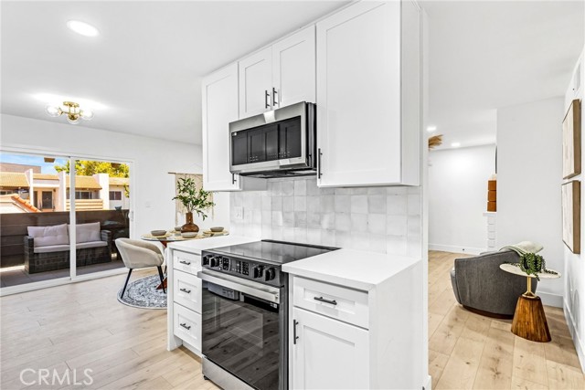 17562 Vandenberg Lane, Tustin CA: https://media.crmls.org/medias/2e49e56a-5a19-4b57-ba46-331bfab2ef01.jpg