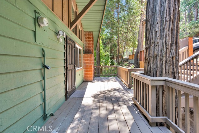 23550 Lake Drive, Crestline CA: https://media.crmls.org/medias/2e4a76fd-8ef4-44b9-93e1-6d8c361b39d8.jpg