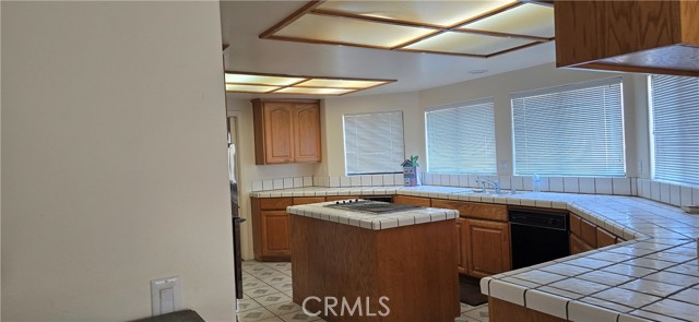 Detail Gallery Image 6 of 8 For 6841 Granada Dr, Palmdale,  CA 93551 - 3 Beds | 3/1 Baths