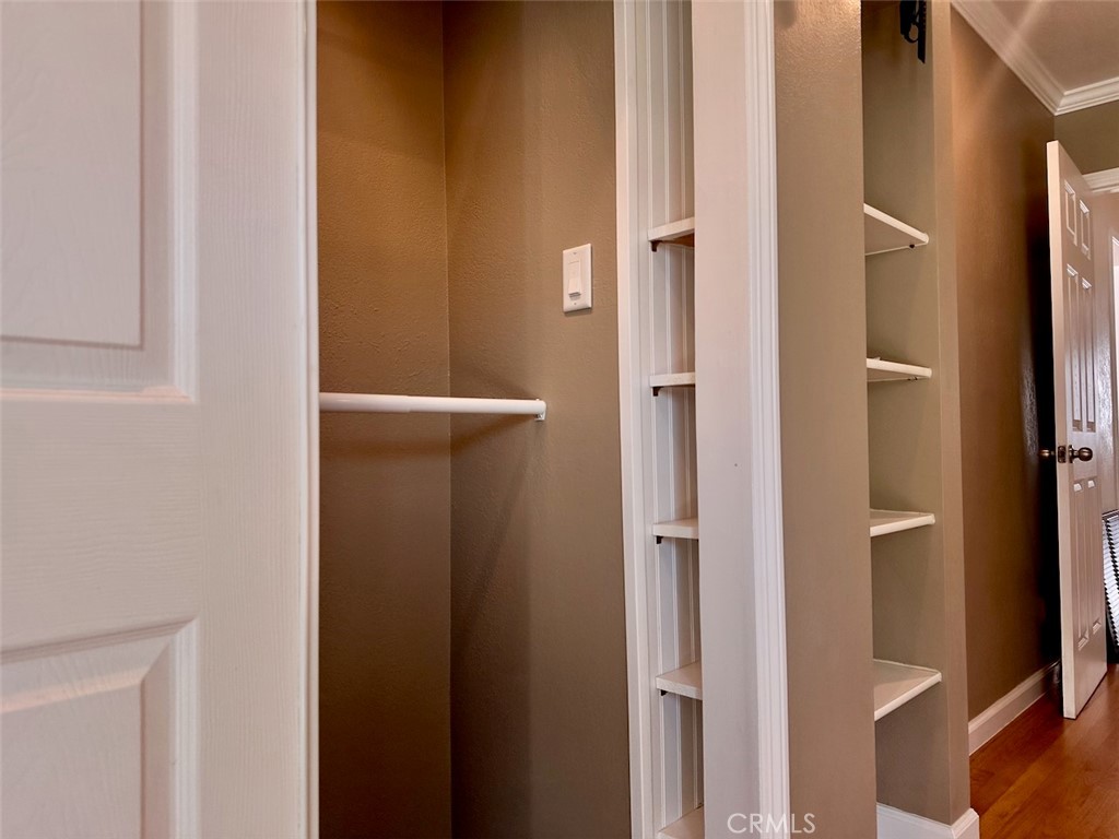 https://media.crmls.org/medias/2e4c2f01-8f8d-4c80-8b49-3c5b5c028fe8.jpg?preset=X-Large