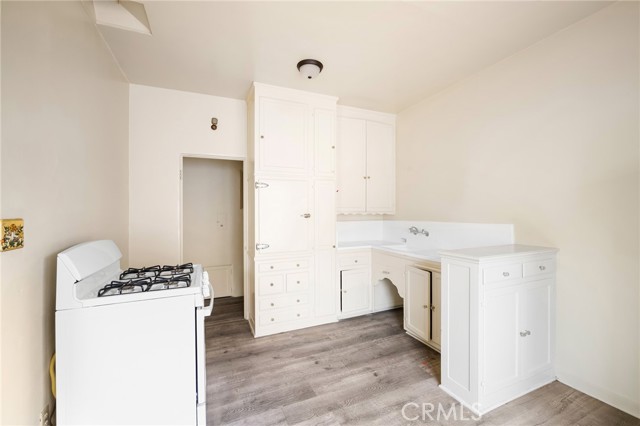 Detail Gallery Image 7 of 17 For 200 E Lomita Ave #5,  Glendale,  CA 91204 - 1 Beds | 1 Baths