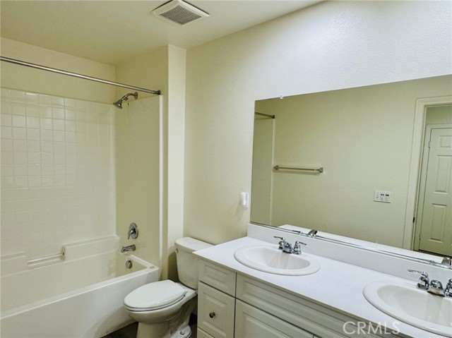 5072 S Heritage Paseo, Ontario CA: https://media.crmls.org/medias/2e4ce67d-45ac-42d7-80f9-c7ce5e4f71cc.jpg