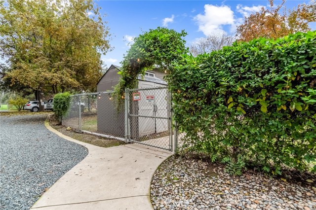 18701 Lort Drive, Visalia CA: https://media.crmls.org/medias/2e4d0c27-9373-46c3-86bb-f00815363759.jpg