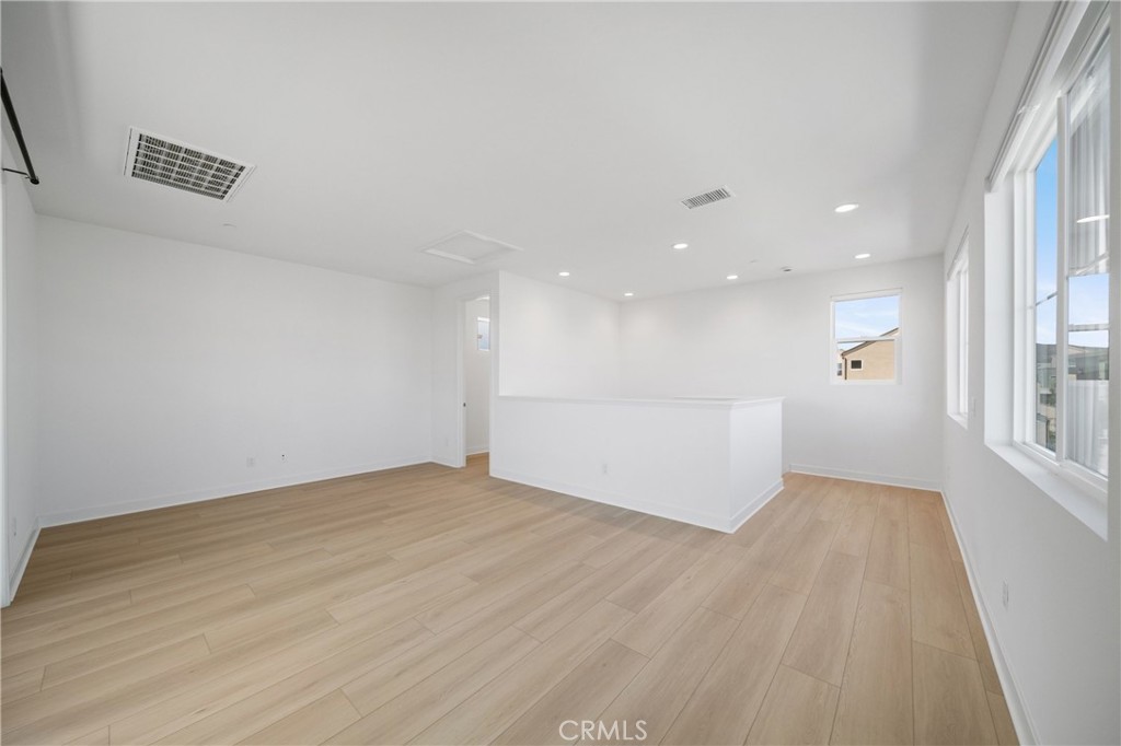https://media.crmls.org/medias/2e4d57f0-c8db-4252-8399-7a8b2cdaaf4a.jpg?preset=X-Large