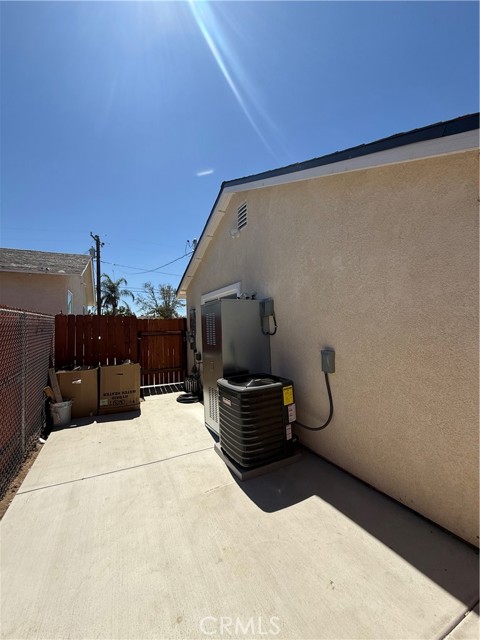 26464 Temple, Highland CA: https://media.crmls.org/medias/2e4e3e80-d397-4f22-a767-294e613ae5c8.jpg