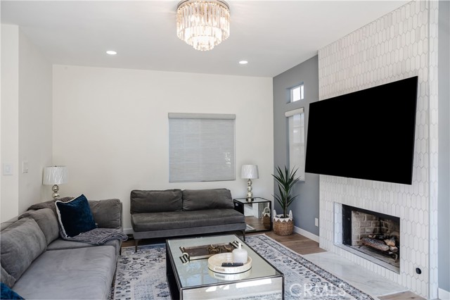 Detail Gallery Image 17 of 36 For 702 S Broadway #B,  Redondo Beach,  CA 90277 - 3 Beds | 2/1 Baths