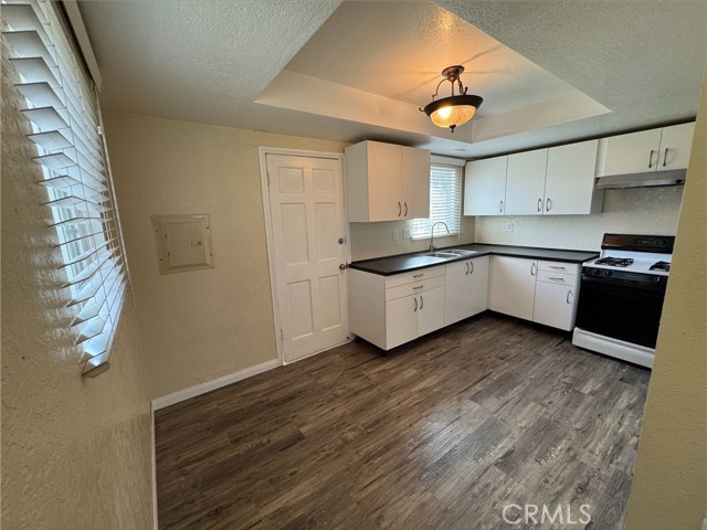 Detail Gallery Image 2 of 7 For 1572 W. 213th, Torrance,  CA 90501 - 2 Beds | 1 Baths