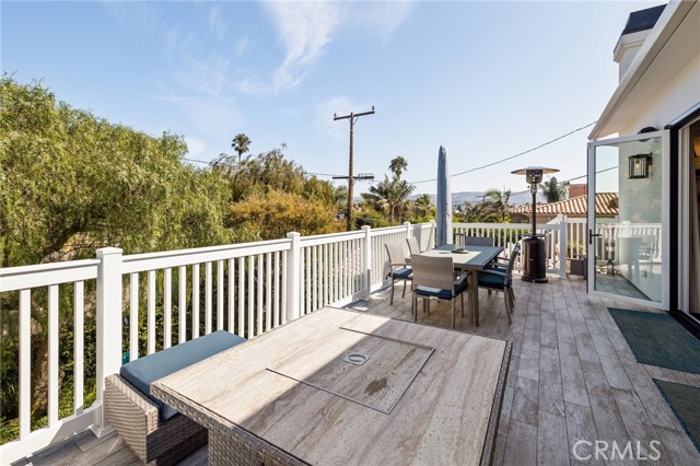 550 Helberta Avenue, Redondo Beach, California 90277, 5 Bedrooms Bedrooms, ,3 BathroomsBathrooms,Residential,Sold,Helberta,SB21204332