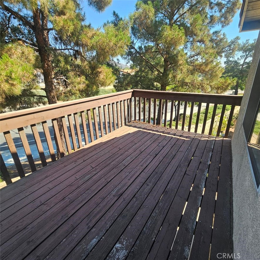 https://media.crmls.org/medias/2e4f2ada-ecf3-4360-9675-040fbca17a24.jpg?preset=X-Large