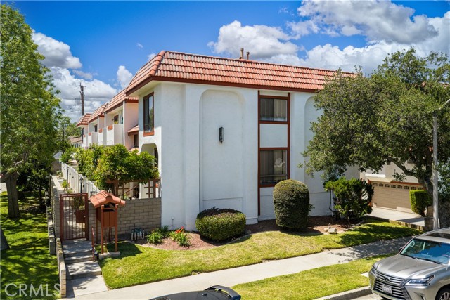 511 N Curtis Unit: F