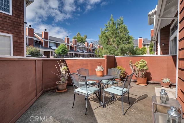 Detail Gallery Image 4 of 34 For 19431 Sherman Way #10,  Reseda,  CA 91335 - 2 Beds | 2/1 Baths