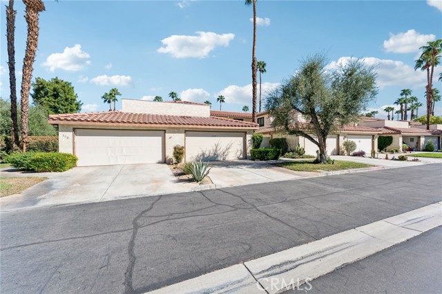 120 Willow Lake, Palm Desert, CA 92260