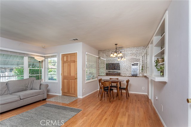 6851 Lubao Avenue, Winnetka CA: https://media.crmls.org/medias/2e50ad95-a400-4982-9ecf-9bfadf66e2ec.jpg