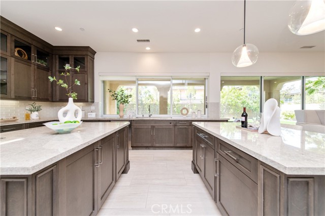 124 Cruiser, Irvine CA: https://media.crmls.org/medias/2e50ffa4-b909-4553-8c0e-ddc8fc7dbce4.jpg