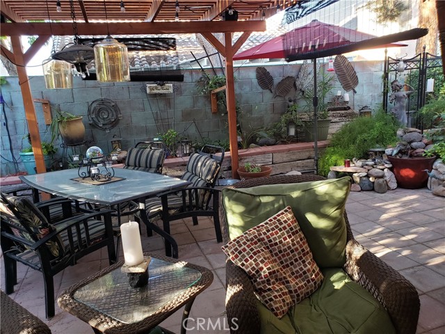 7721 Beach Falls Court, Las Vegas CA: https://media.crmls.org/medias/2e512dc1-dd46-434c-b3a6-113f19ac6ea9.jpg