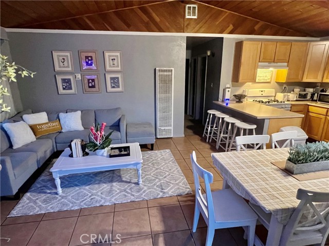 165 Sunset Lane, Sugarloaf CA: https://media.crmls.org/medias/2e514aba-242c-4610-a63e-77468eab520b.jpg