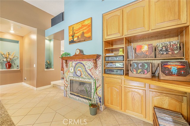Detail Gallery Image 15 of 48 For 42255 Round Hill Dr, Lancaster,  CA 93536 - 4 Beds | 2/1 Baths
