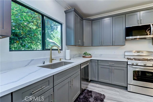 223 N St Andrews Place, Los Angeles CA: https://media.crmls.org/medias/2e51f759-102f-414d-a89e-19ea555e5eff.jpg