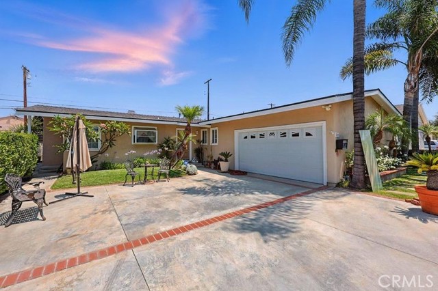 665 N Waterbury Avenue, Covina CA: https://media.crmls.org/medias/2e527c62-fee3-48f7-8a98-195665cf236c.jpg