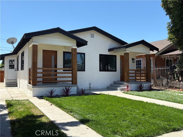 1526 W 54th Street, Los Angeles CA: https://media.crmls.org/medias/2e52f44f-2a37-4c2d-820b-851eb391e624.jpg